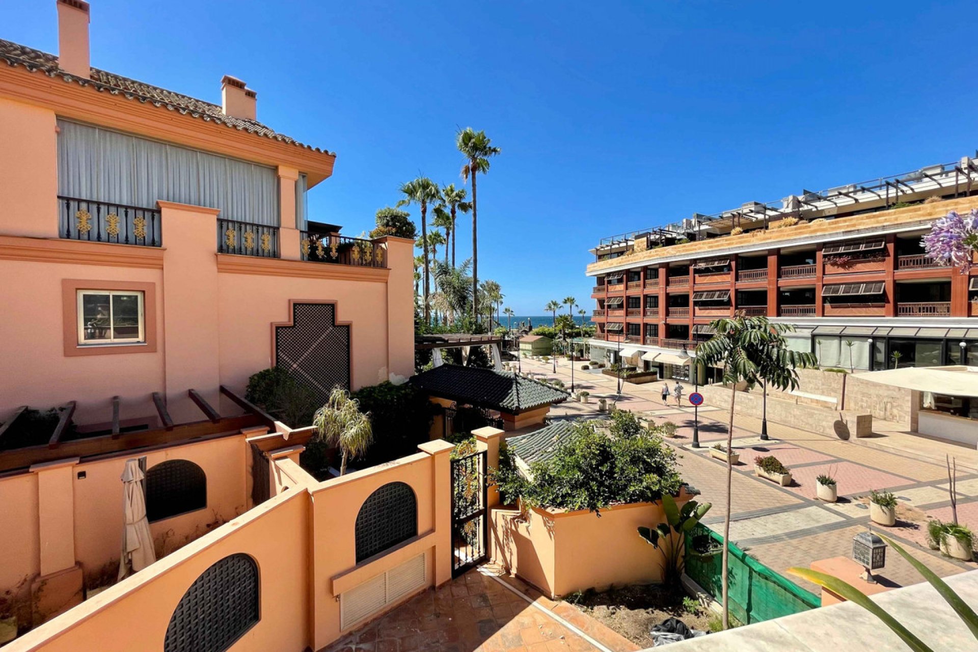 Resale - Apartment - Middle Floor Apartment - Marbella - Puerto Banús