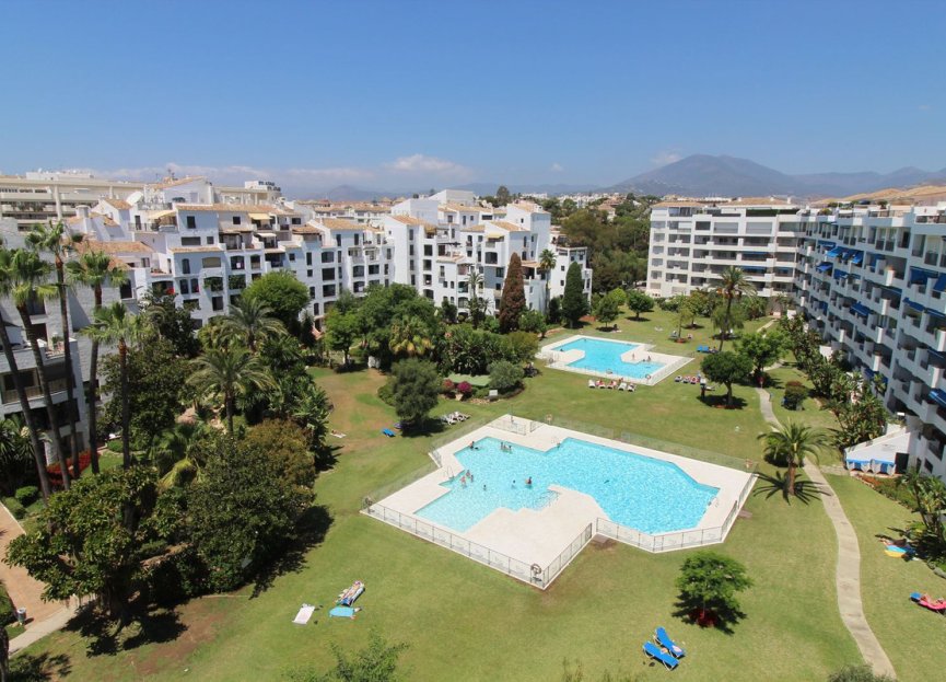 Resale - Apartment - Middle Floor Apartment - Marbella - Puerto Banús