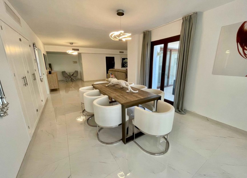 Resale - Apartment - Middle Floor Apartment - Marbella - Puerto Banús