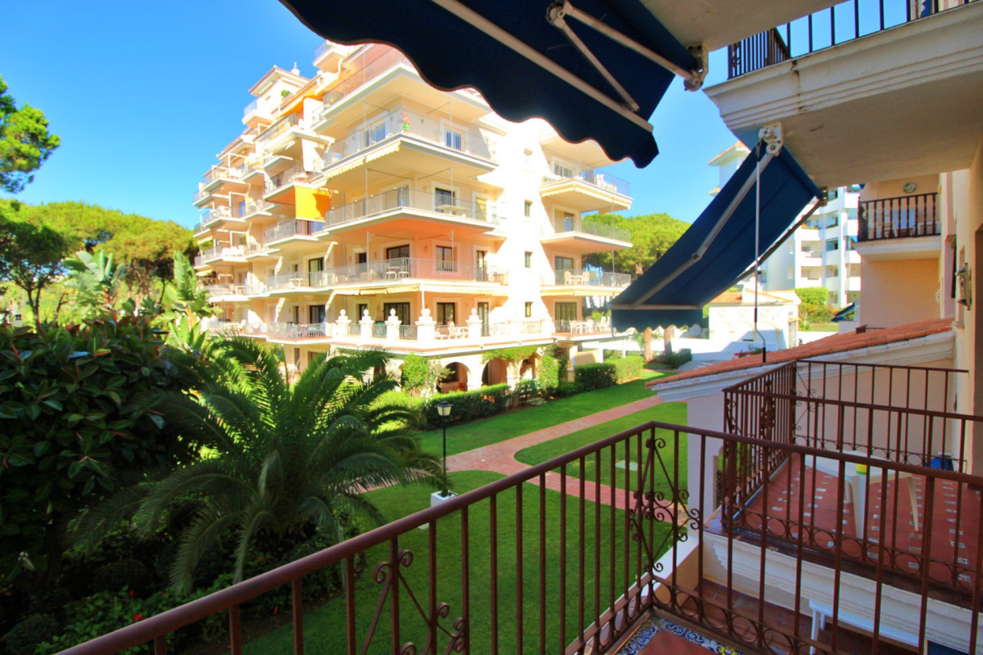 Resale - Apartment - Middle Floor Apartment - Marbella - Puerto Banús