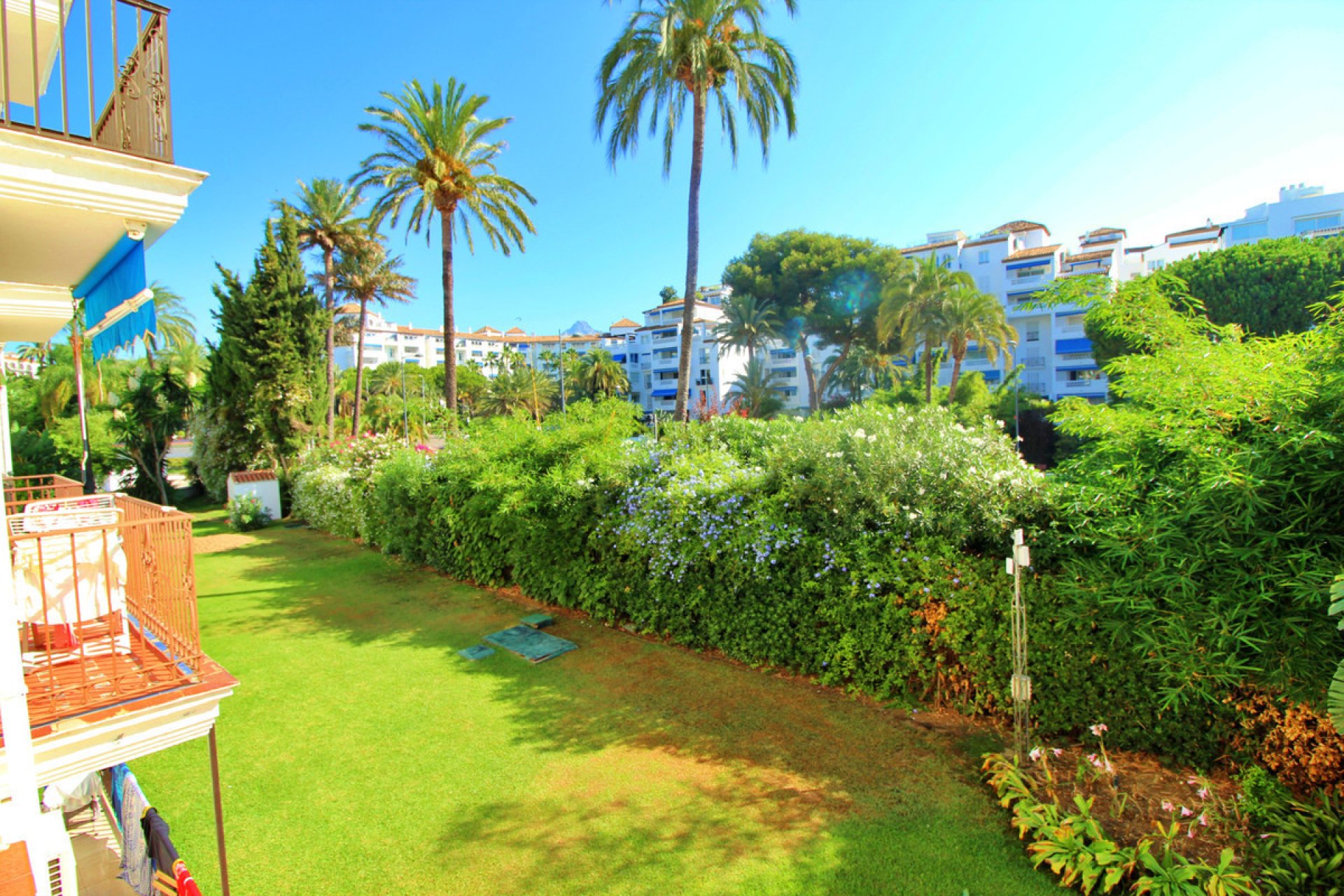 Resale - Apartment - Middle Floor Apartment - Marbella - Puerto Banús