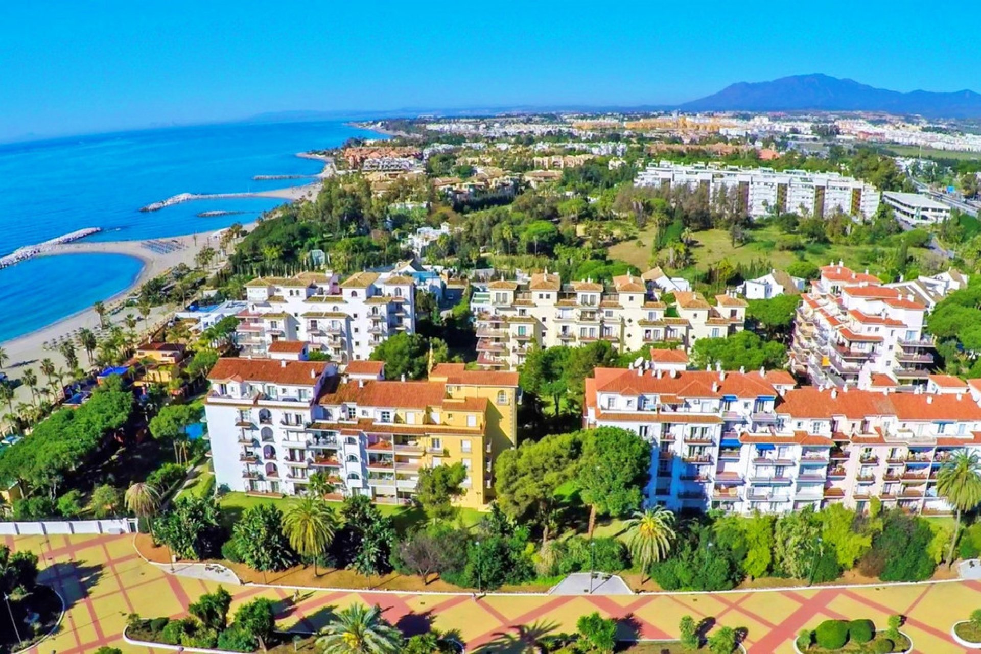 Resale - Apartment - Middle Floor Apartment - Marbella - Puerto Banús