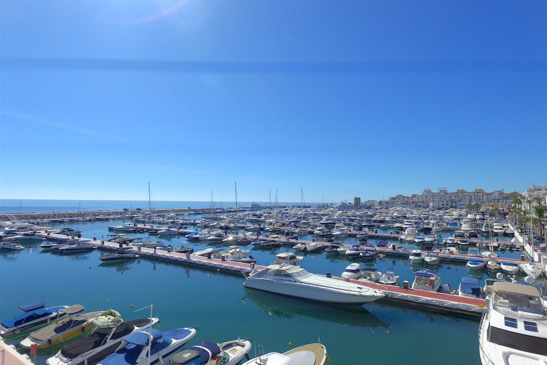 Resale - Apartment - Middle Floor Apartment - Marbella - Puerto Banús