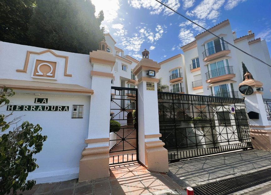 Resale - Apartment - Middle Floor Apartment - Marbella - Puerto Banús