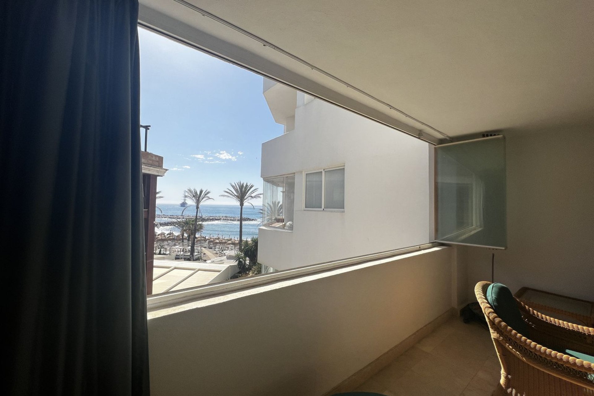 Resale - Apartment - Middle Floor Apartment - Marbella - Puerto Banús