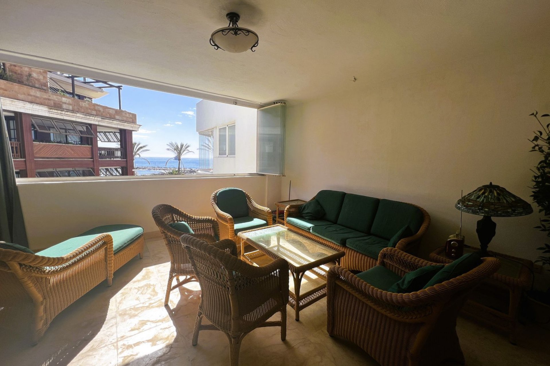 Resale - Apartment - Middle Floor Apartment - Marbella - Puerto Banús