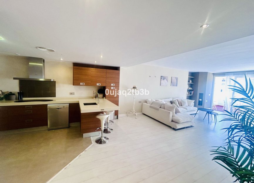 Resale - Apartment - Middle Floor Apartment - Marbella - Puerto Banús