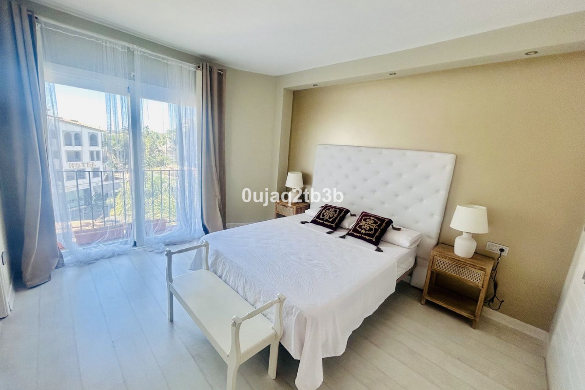 Resale - Apartment - Middle Floor Apartment - Marbella - Puerto Banús