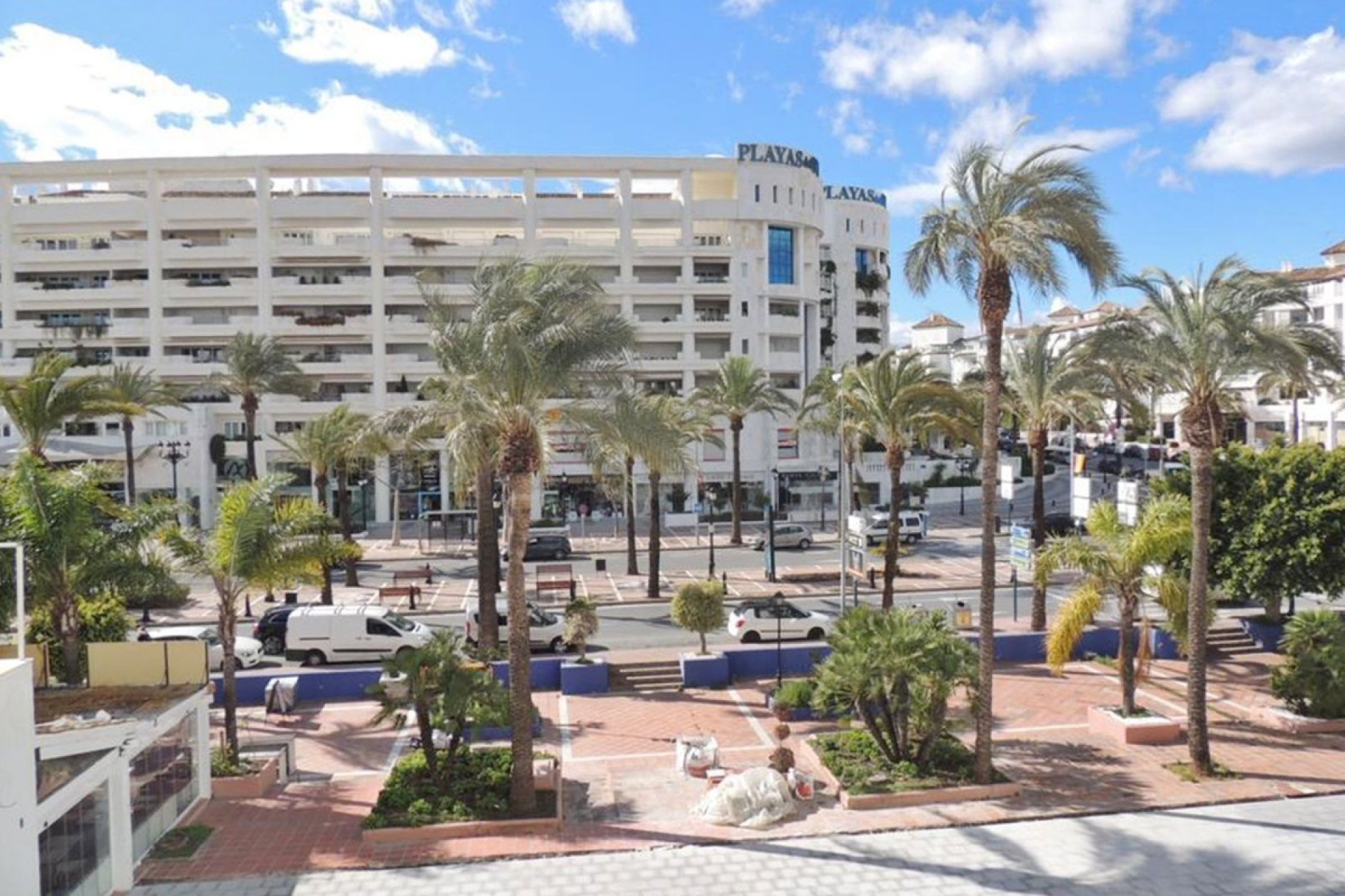 Resale - Apartment - Middle Floor Apartment - Marbella - Puerto Banús