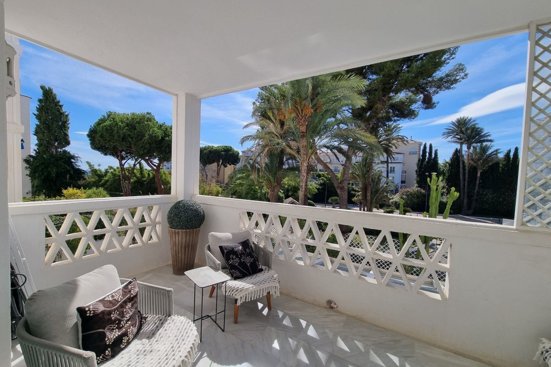 Resale - Apartment - Middle Floor Apartment - Marbella - Puerto Banús