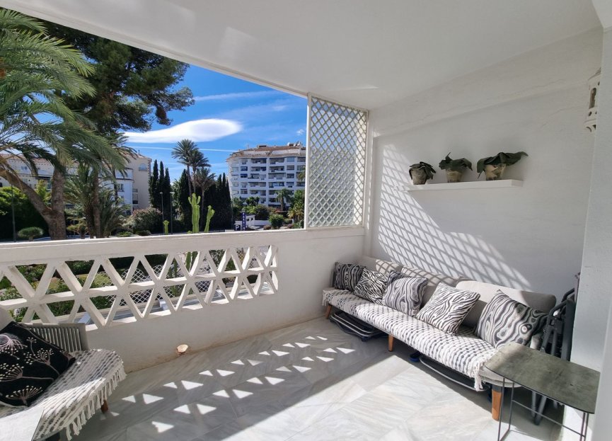 Resale - Apartment - Middle Floor Apartment - Marbella - Puerto Banús