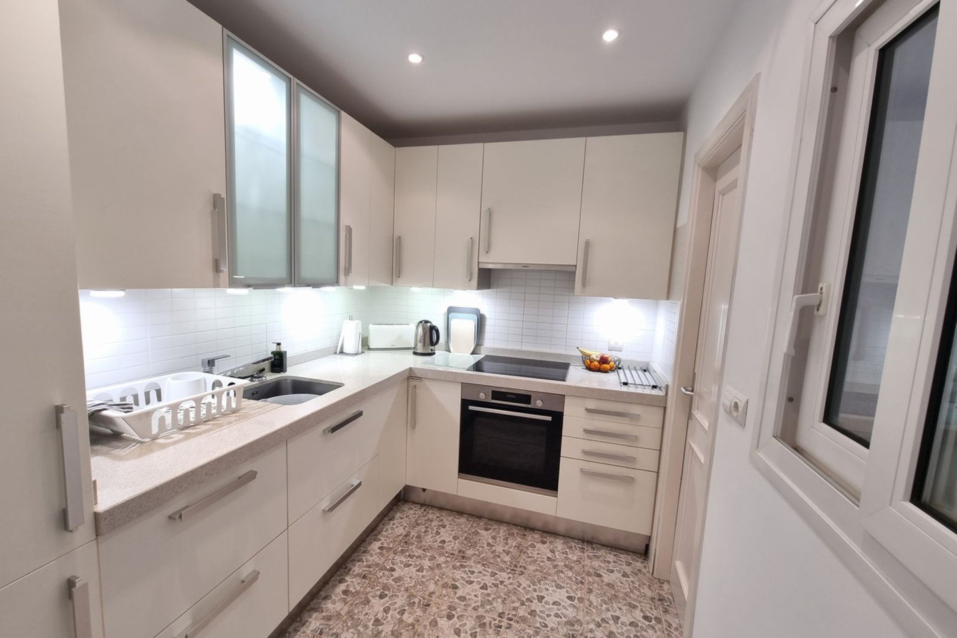 Resale - Apartment - Middle Floor Apartment - Marbella - Puerto Banús