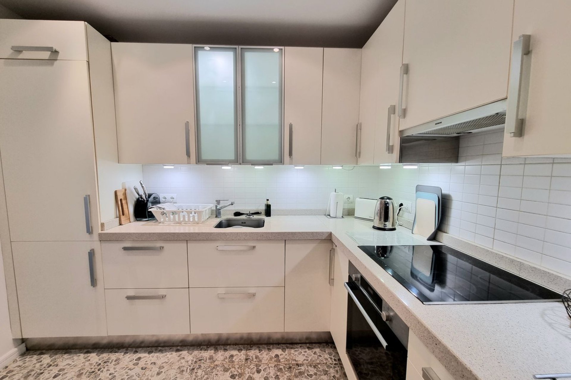 Resale - Apartment - Middle Floor Apartment - Marbella - Puerto Banús