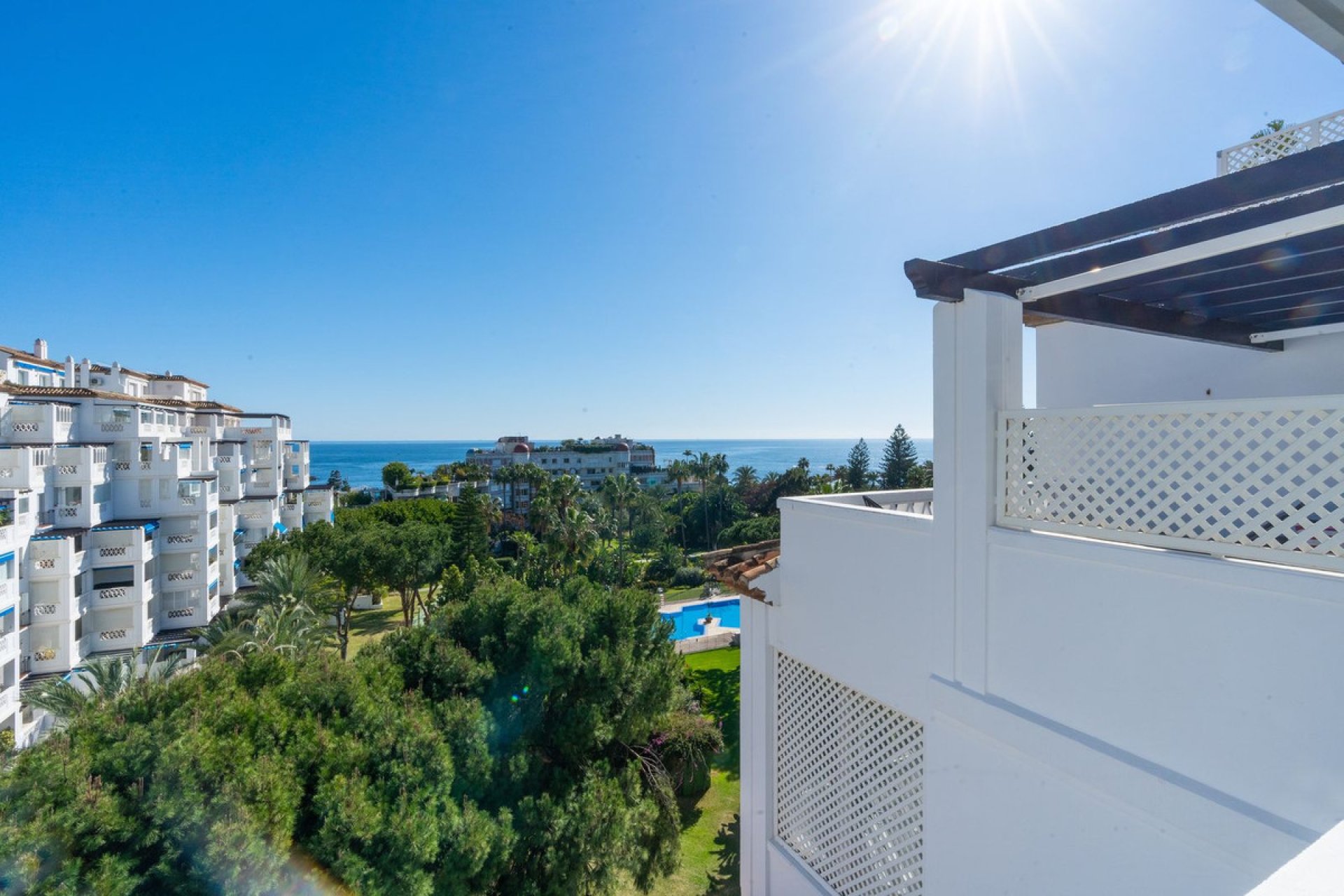 Resale - Apartment - Middle Floor Apartment - Marbella - Puerto Banús