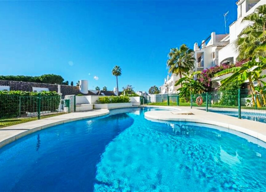 Resale - Apartment - Middle Floor Apartment - Marbella - Puerto Banús