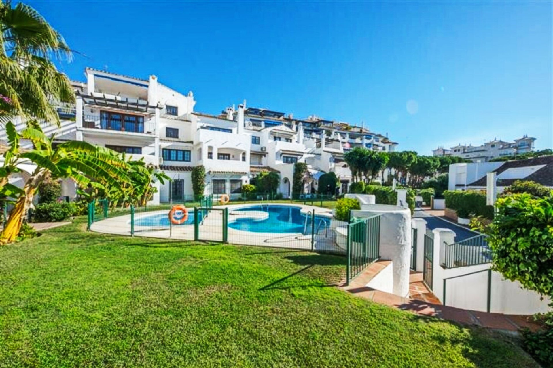 Resale - Apartment - Middle Floor Apartment - Marbella - Puerto Banús