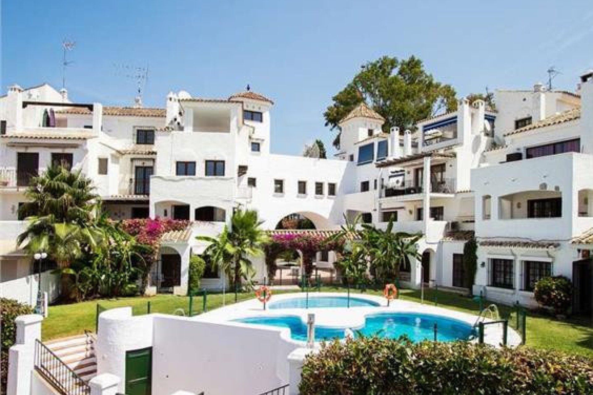 Resale - Apartment - Middle Floor Apartment - Marbella - Puerto Banús