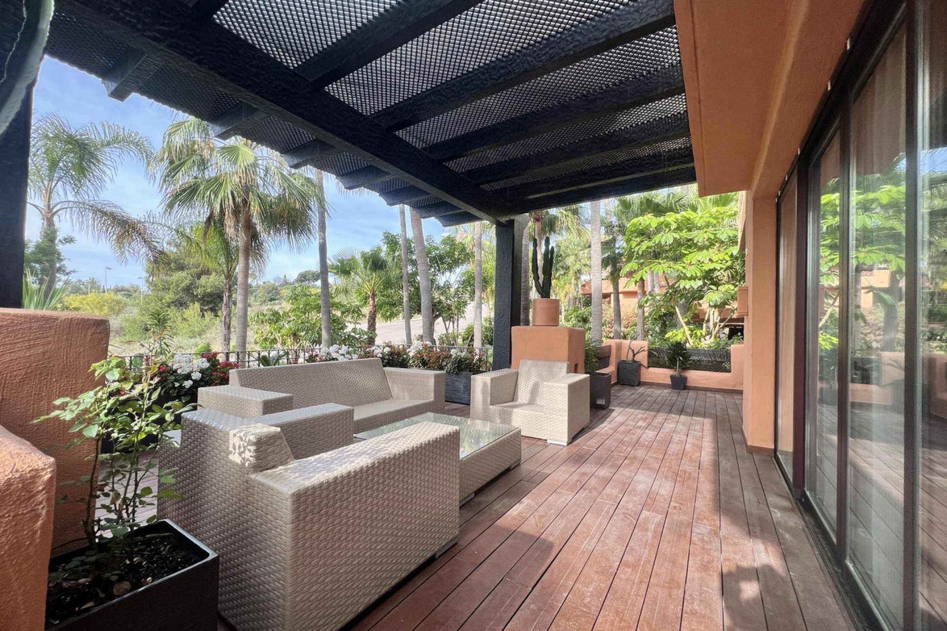 Resale - Apartment - Middle Floor Apartment - Marbella - Puerto Banús