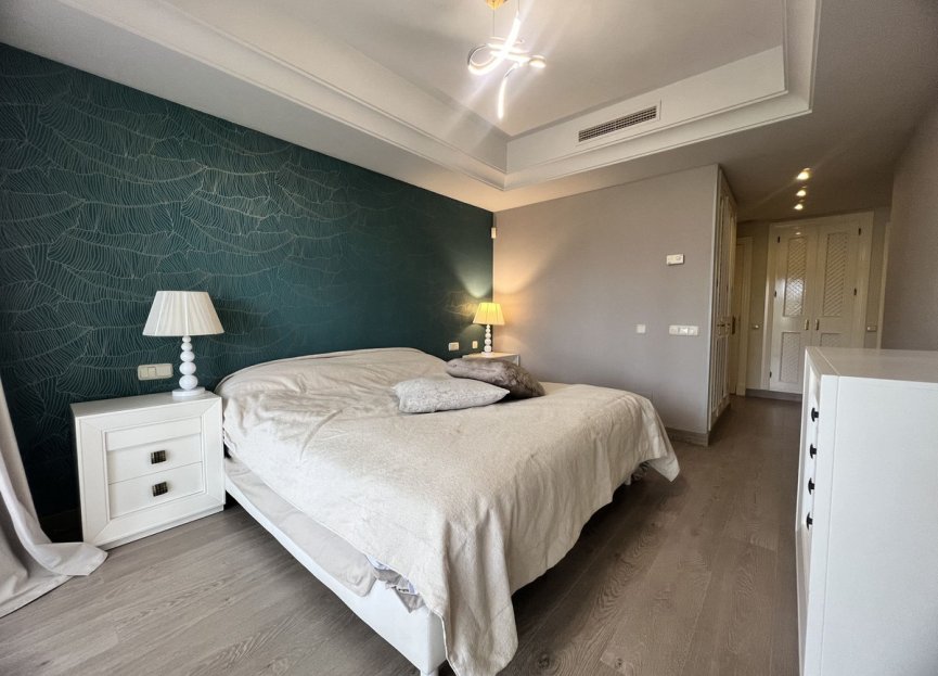 Resale - Apartment - Middle Floor Apartment - Marbella - Puerto Banús