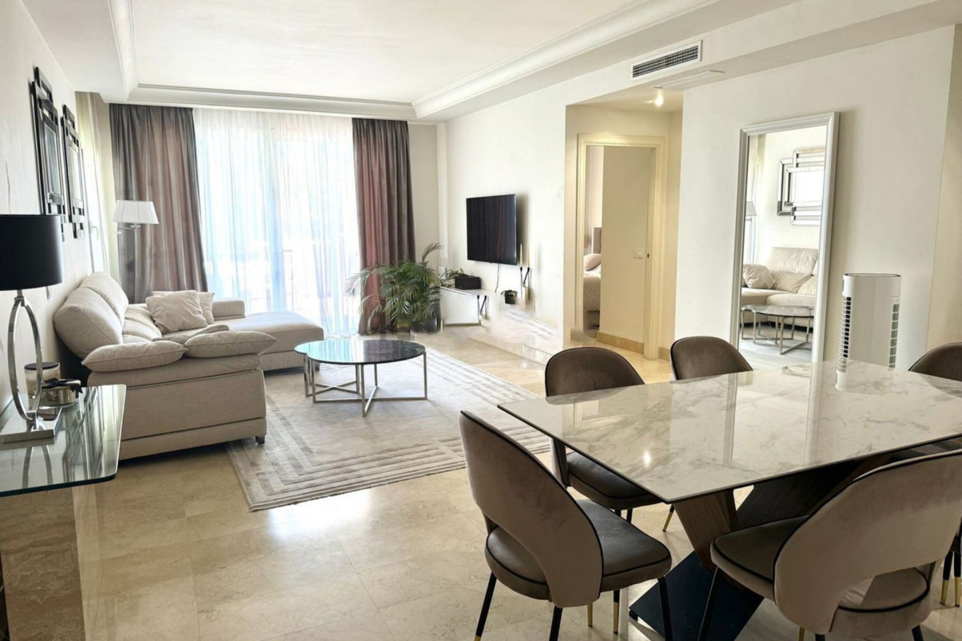 Resale - Apartment - Middle Floor Apartment - Marbella - Puerto Banús