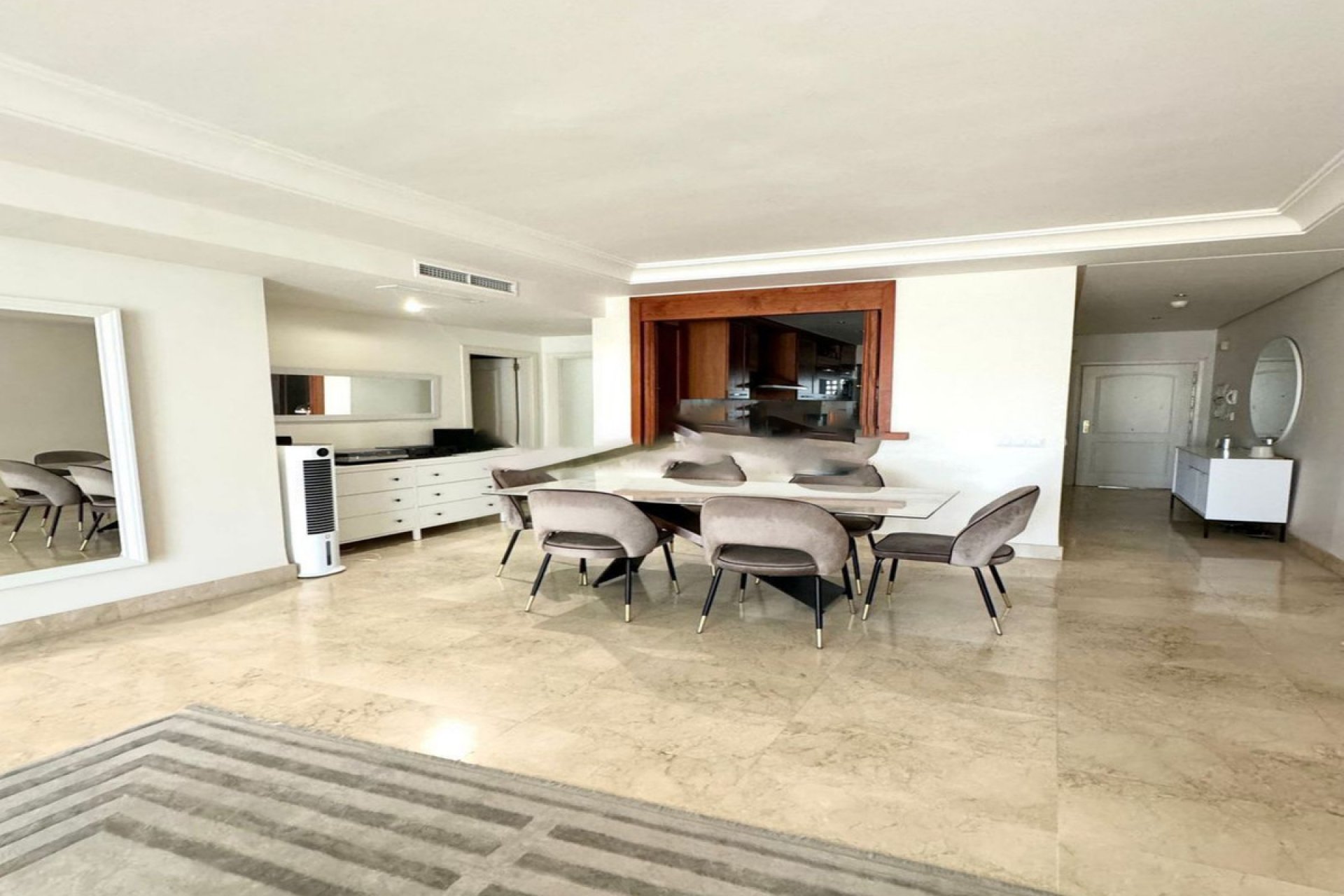 Resale - Apartment - Middle Floor Apartment - Marbella - Puerto Banús