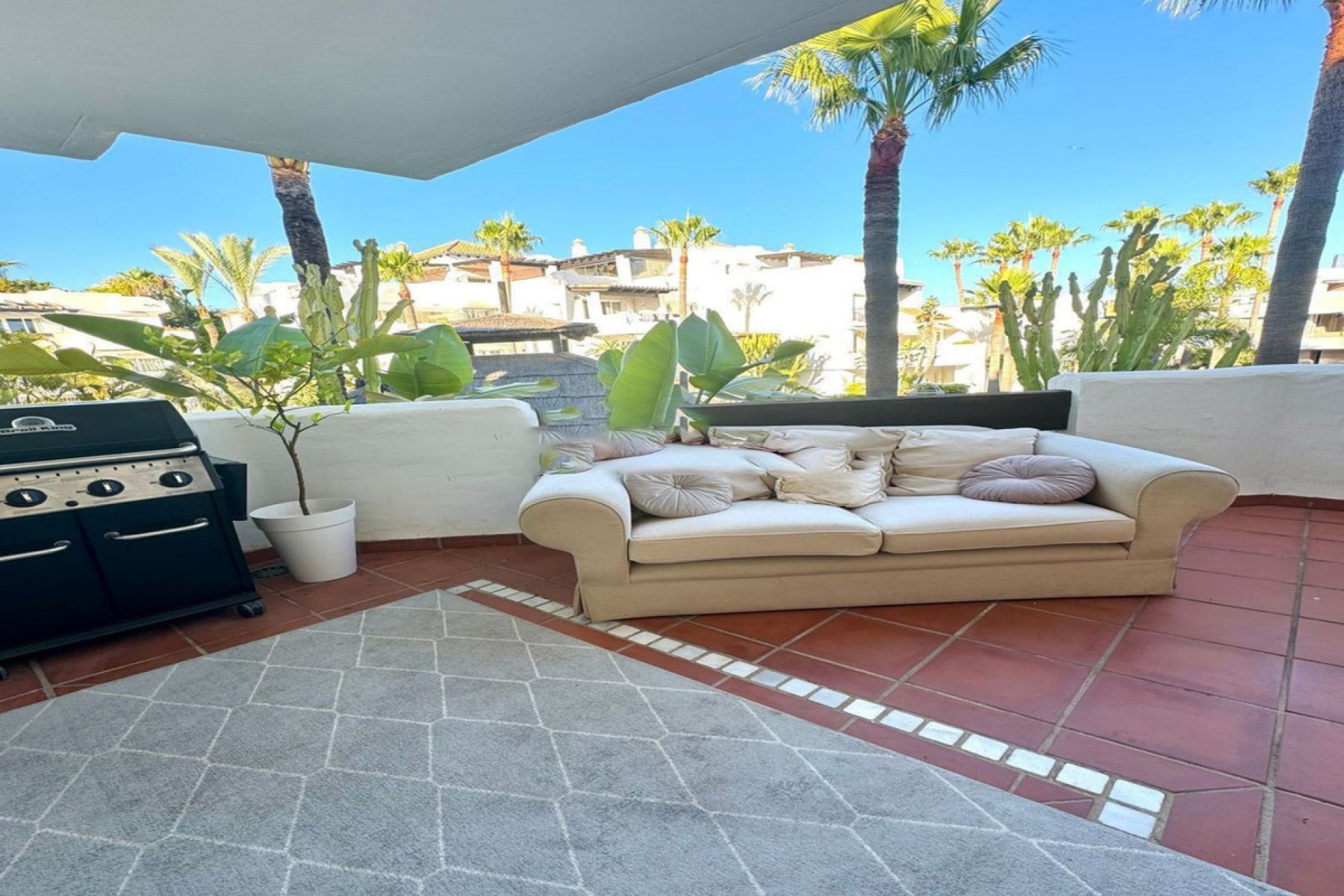 Resale - Apartment - Middle Floor Apartment - Marbella - Puerto Banús