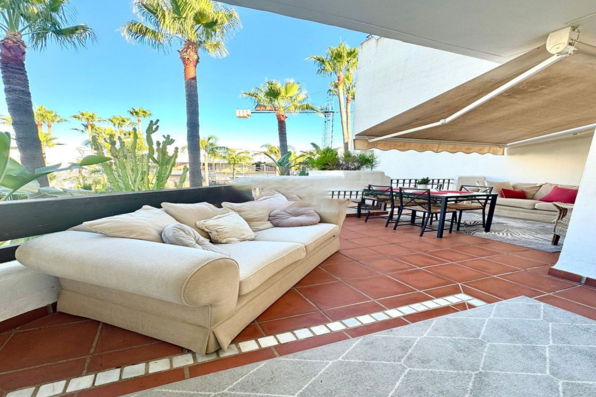 Resale - Apartment - Middle Floor Apartment - Marbella - Puerto Banús