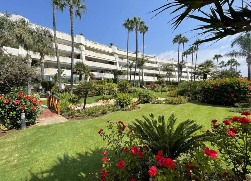 Resale - Apartment - Middle Floor Apartment - Marbella - Puerto Banús