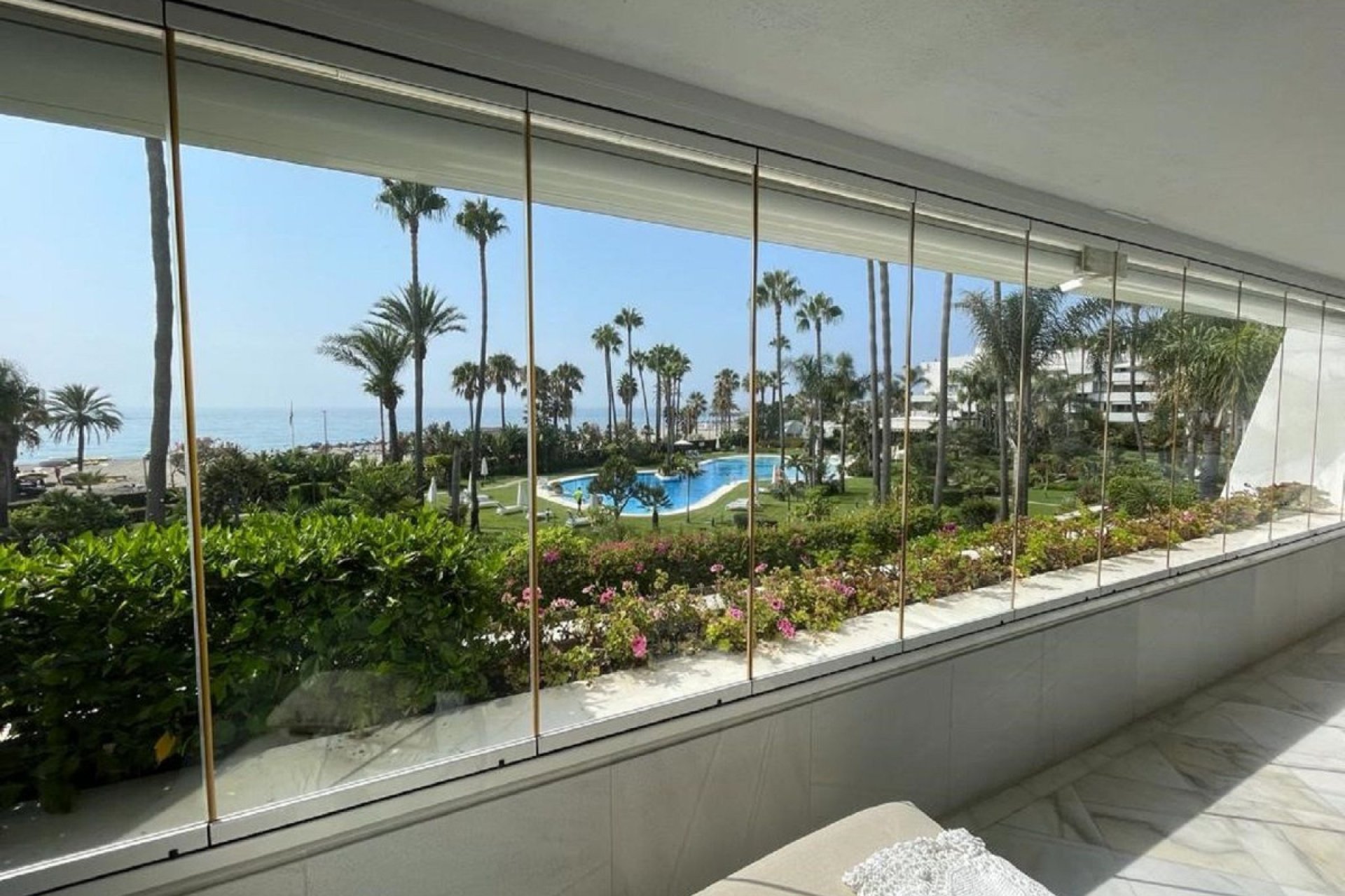 Resale - Apartment - Middle Floor Apartment - Marbella - Puerto Banús