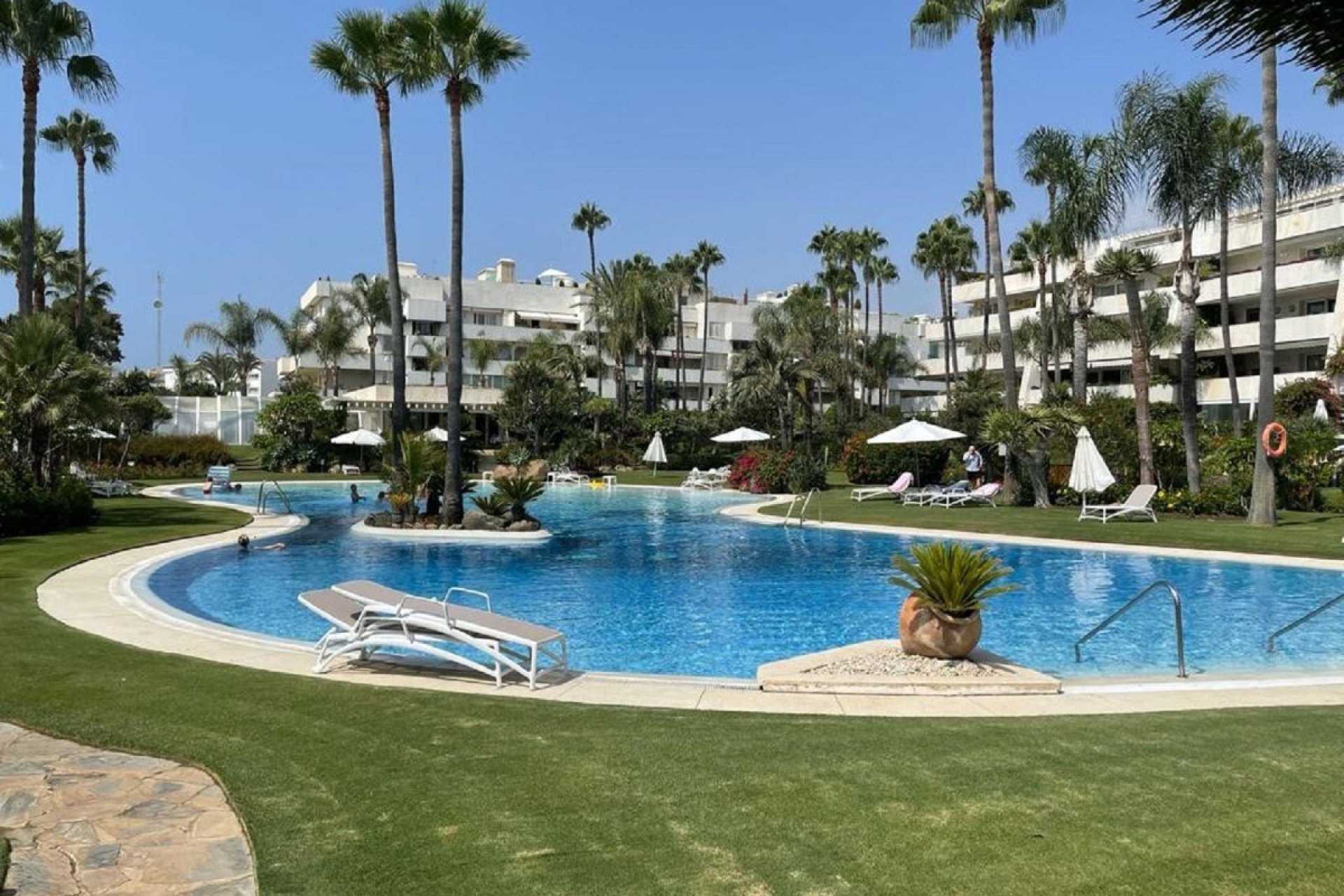 Resale - Apartment - Middle Floor Apartment - Marbella - Puerto Banús