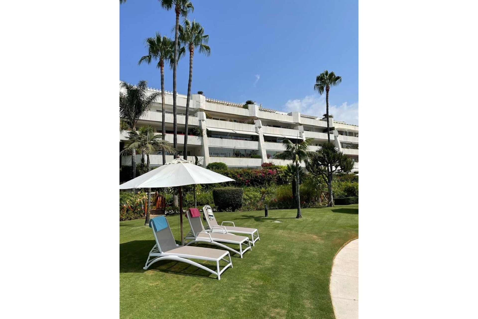 Resale - Apartment - Middle Floor Apartment - Marbella - Puerto Banús