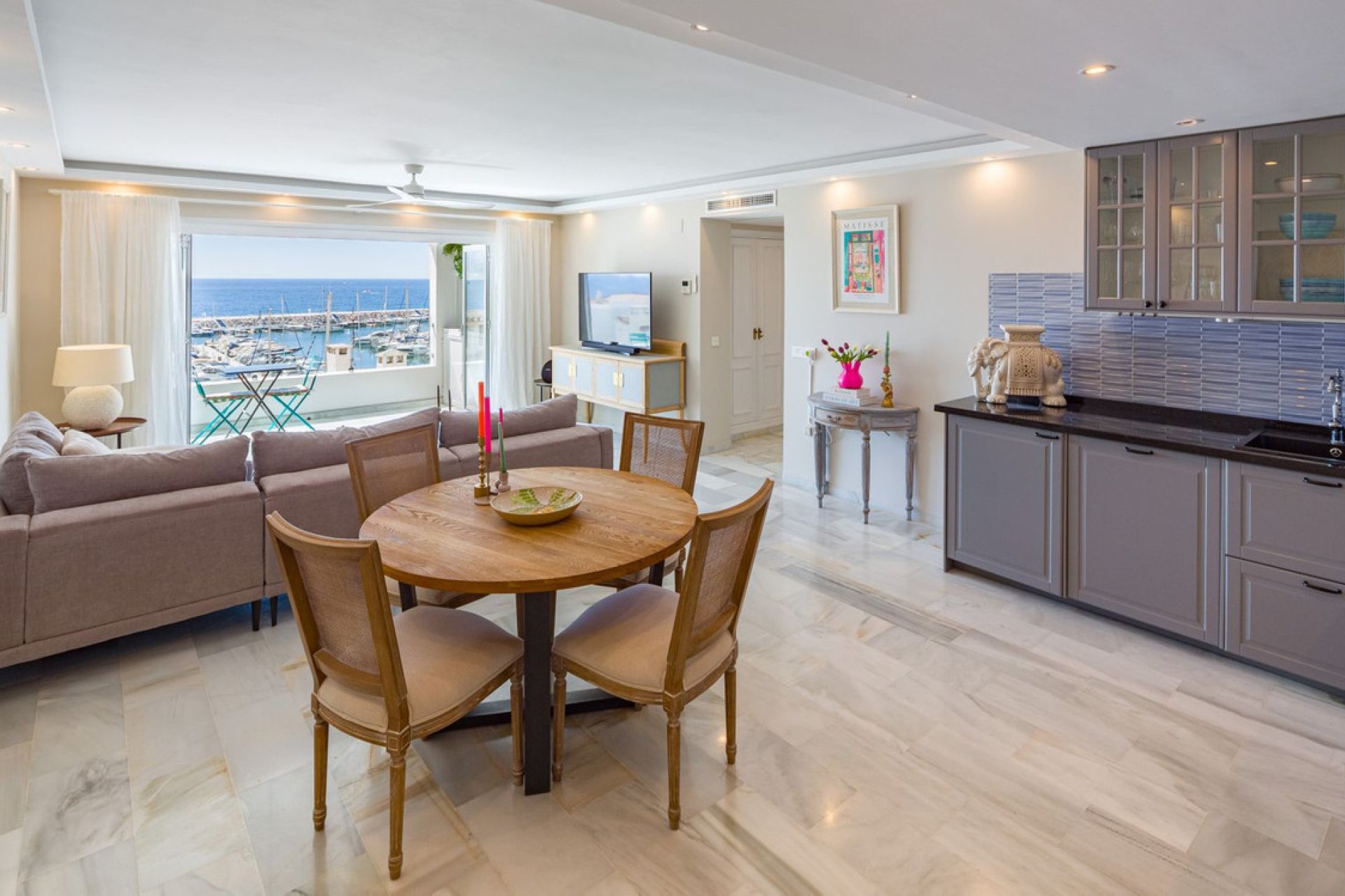 Resale - Apartment - Middle Floor Apartment - Marbella - Puerto Banús