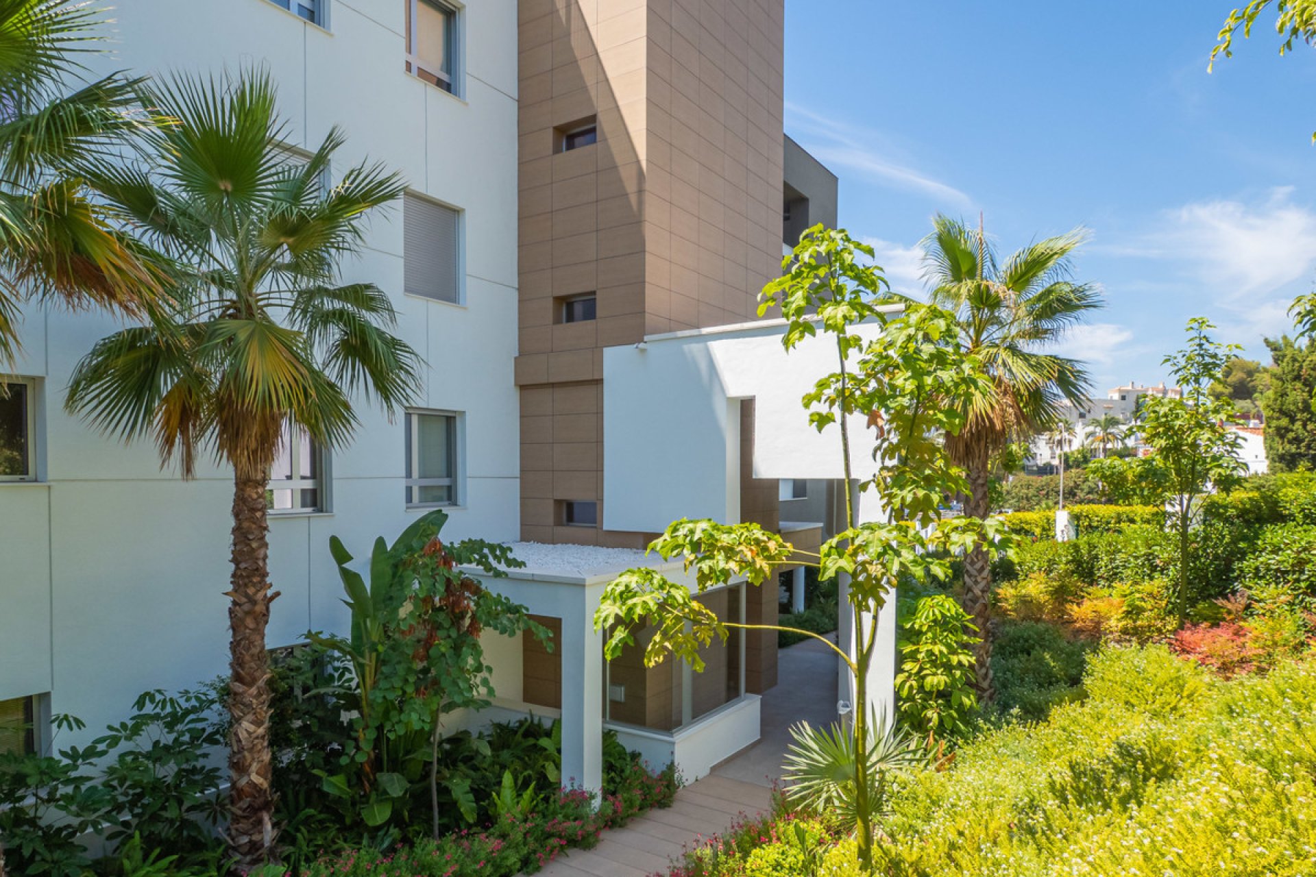 Resale - Apartment - Middle Floor Apartment - Marbella - Puerto Banús