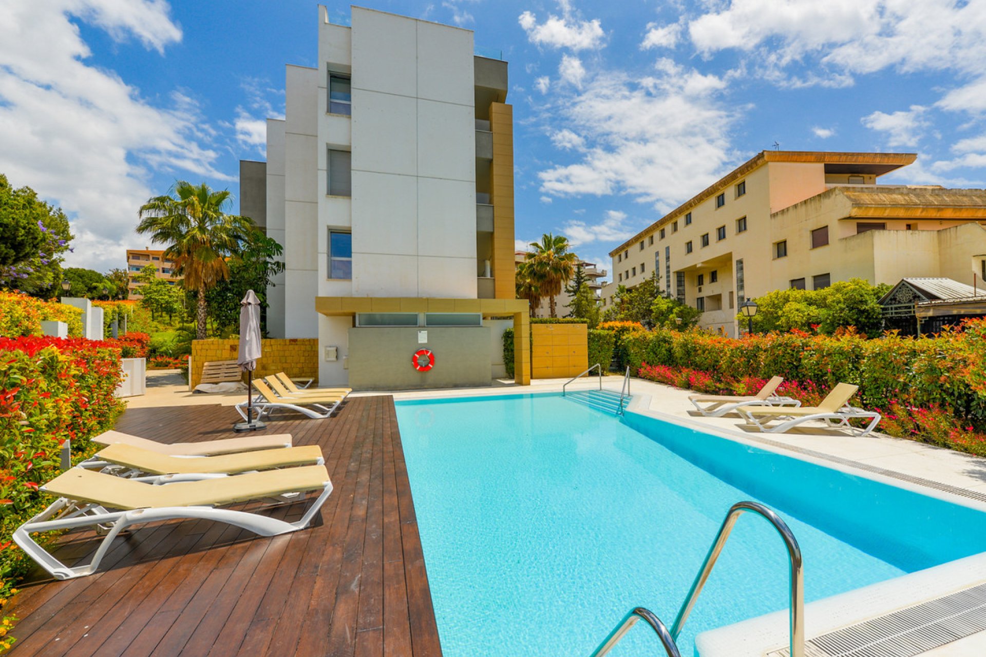 Resale - Apartment - Middle Floor Apartment - Marbella - Puerto Banús