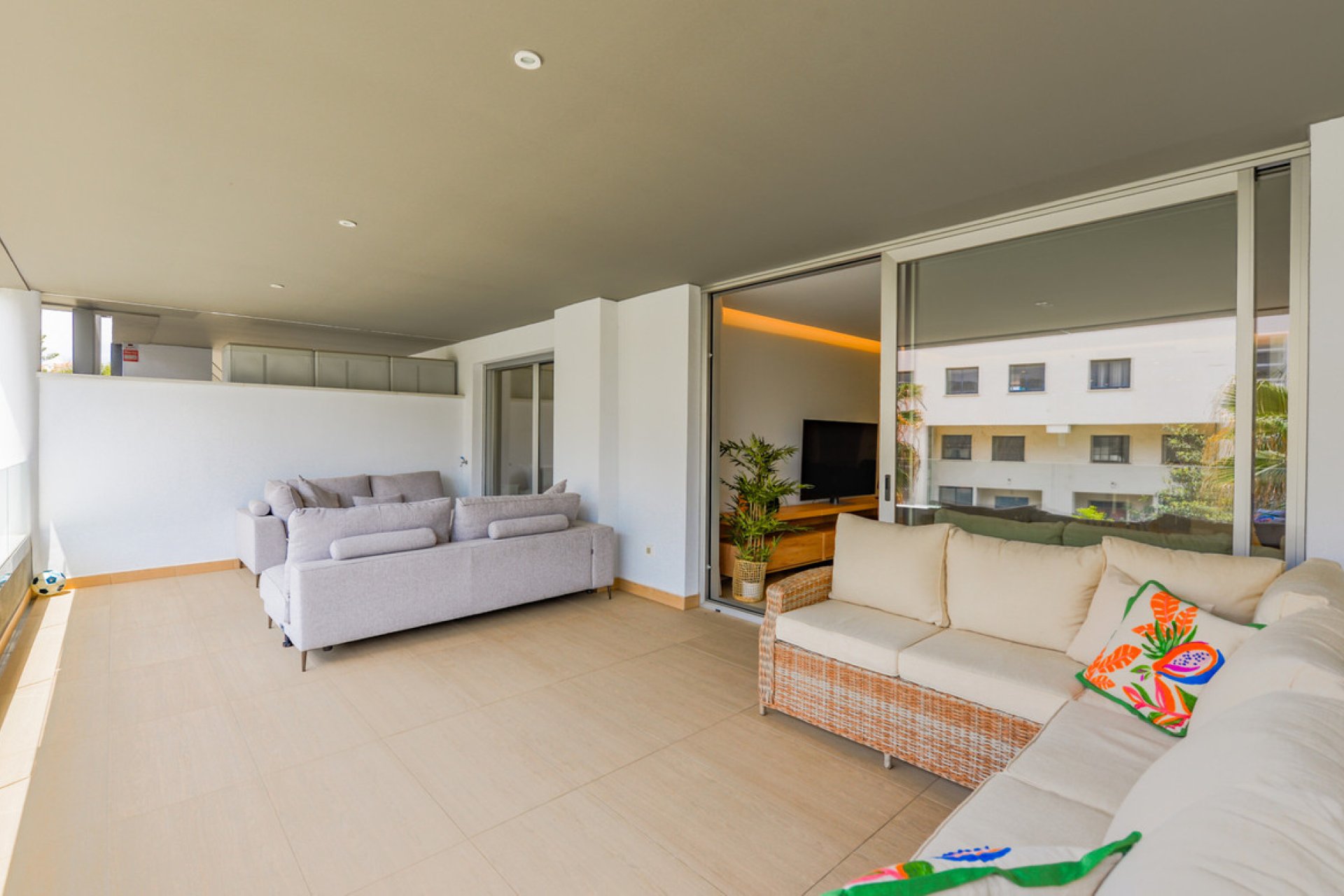 Resale - Apartment - Middle Floor Apartment - Marbella - Puerto Banús