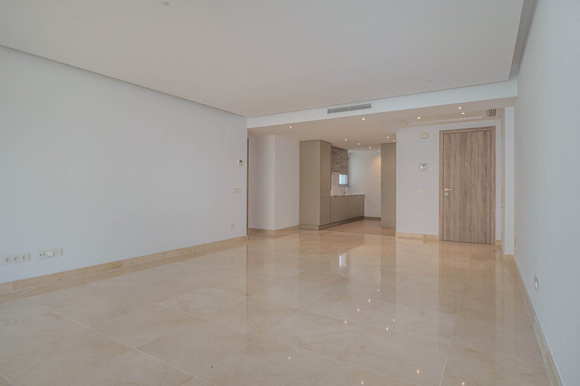 Resale - Apartment - Middle Floor Apartment - Marbella - Puerto Banús