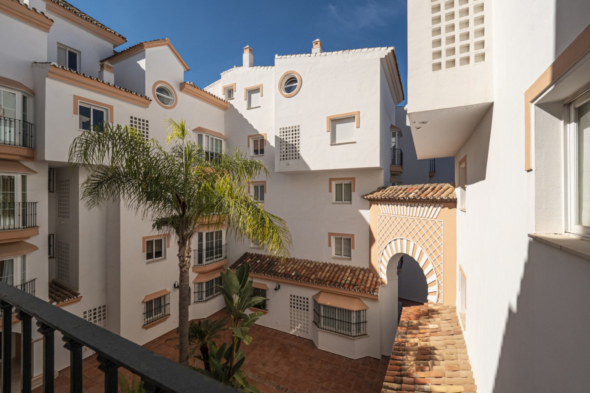 Resale - Apartment - Middle Floor Apartment - Marbella - Puerto Banús