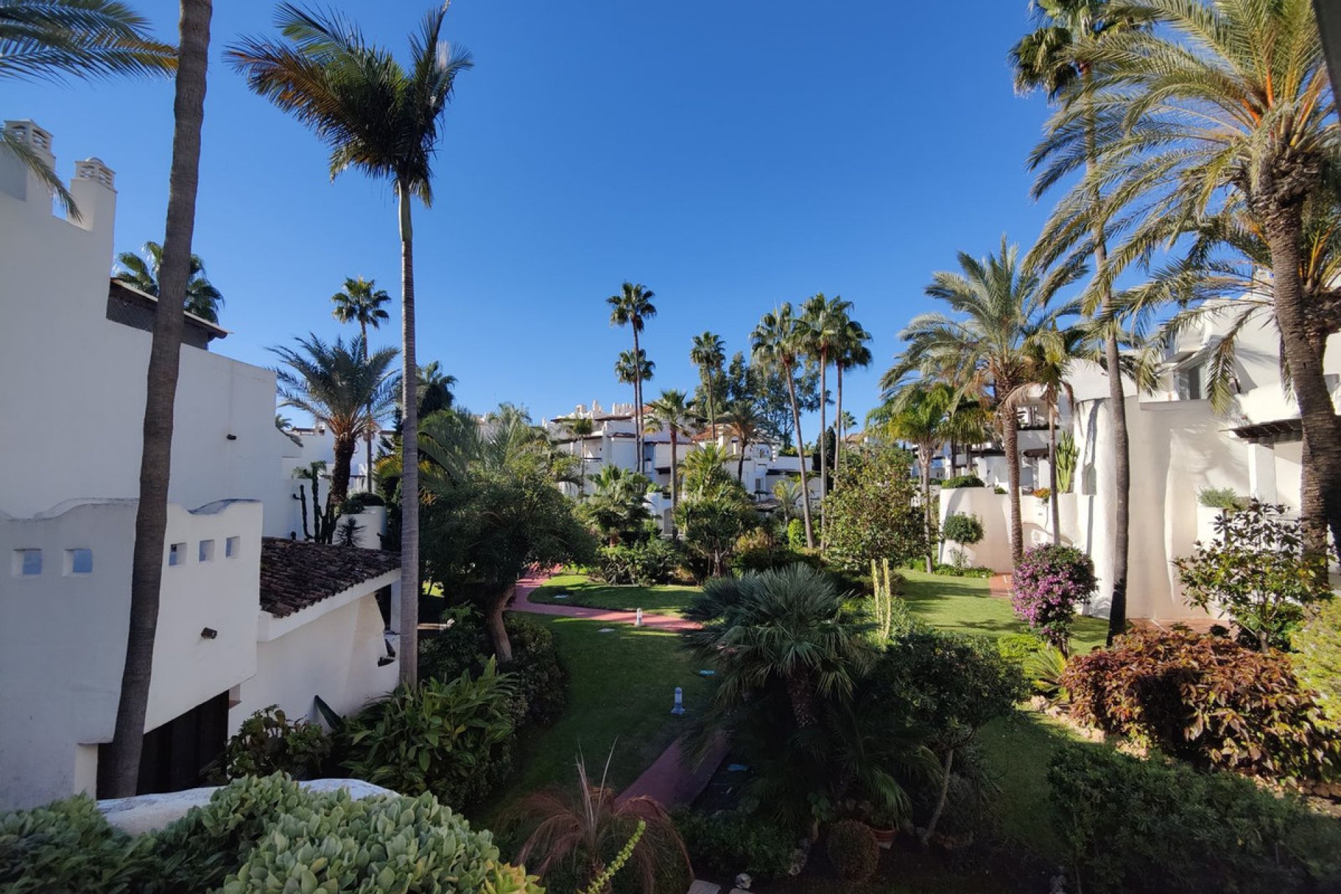 Resale - Apartment - Middle Floor Apartment - Marbella - Puerto Banús