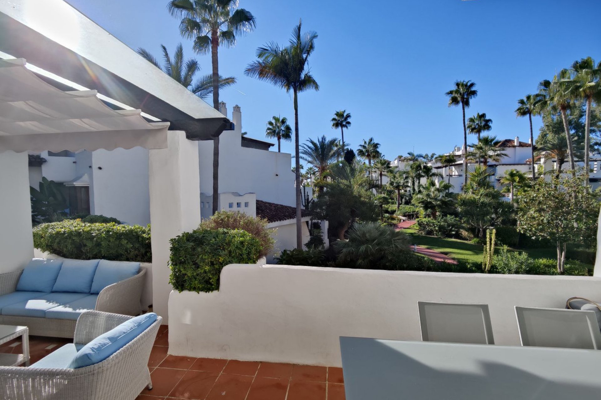 Resale - Apartment - Middle Floor Apartment - Marbella - Puerto Banús