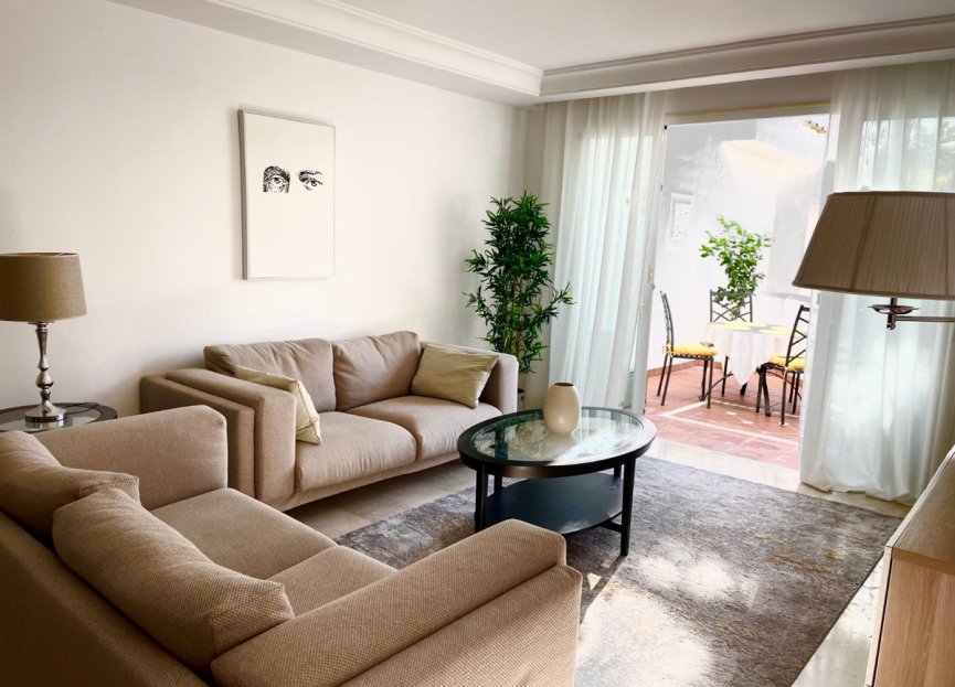 Resale - Apartment - Middle Floor Apartment - Marbella - Puerto Banús