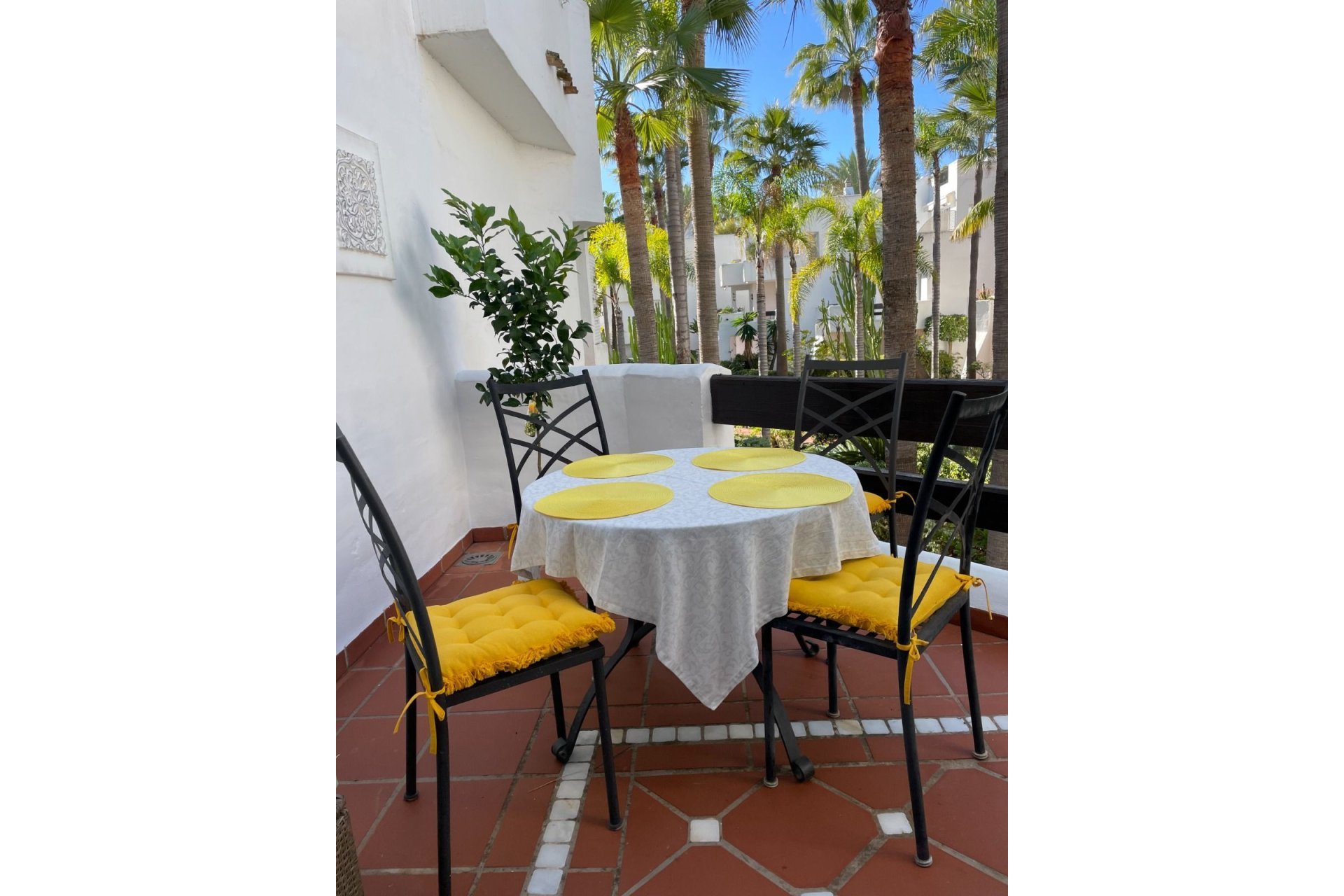 Resale - Apartment - Middle Floor Apartment - Marbella - Puerto Banús