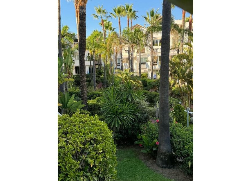 Resale - Apartment - Middle Floor Apartment - Marbella - Puerto Banús