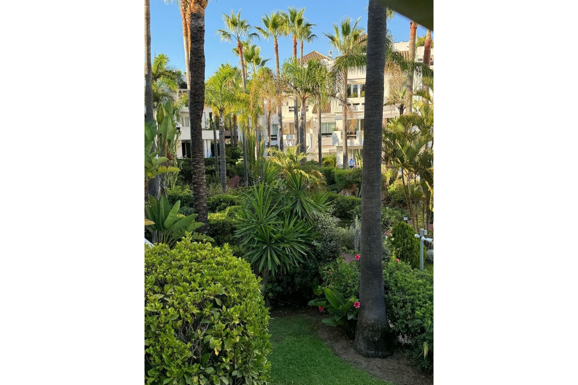 Resale - Apartment - Middle Floor Apartment - Marbella - Puerto Banús