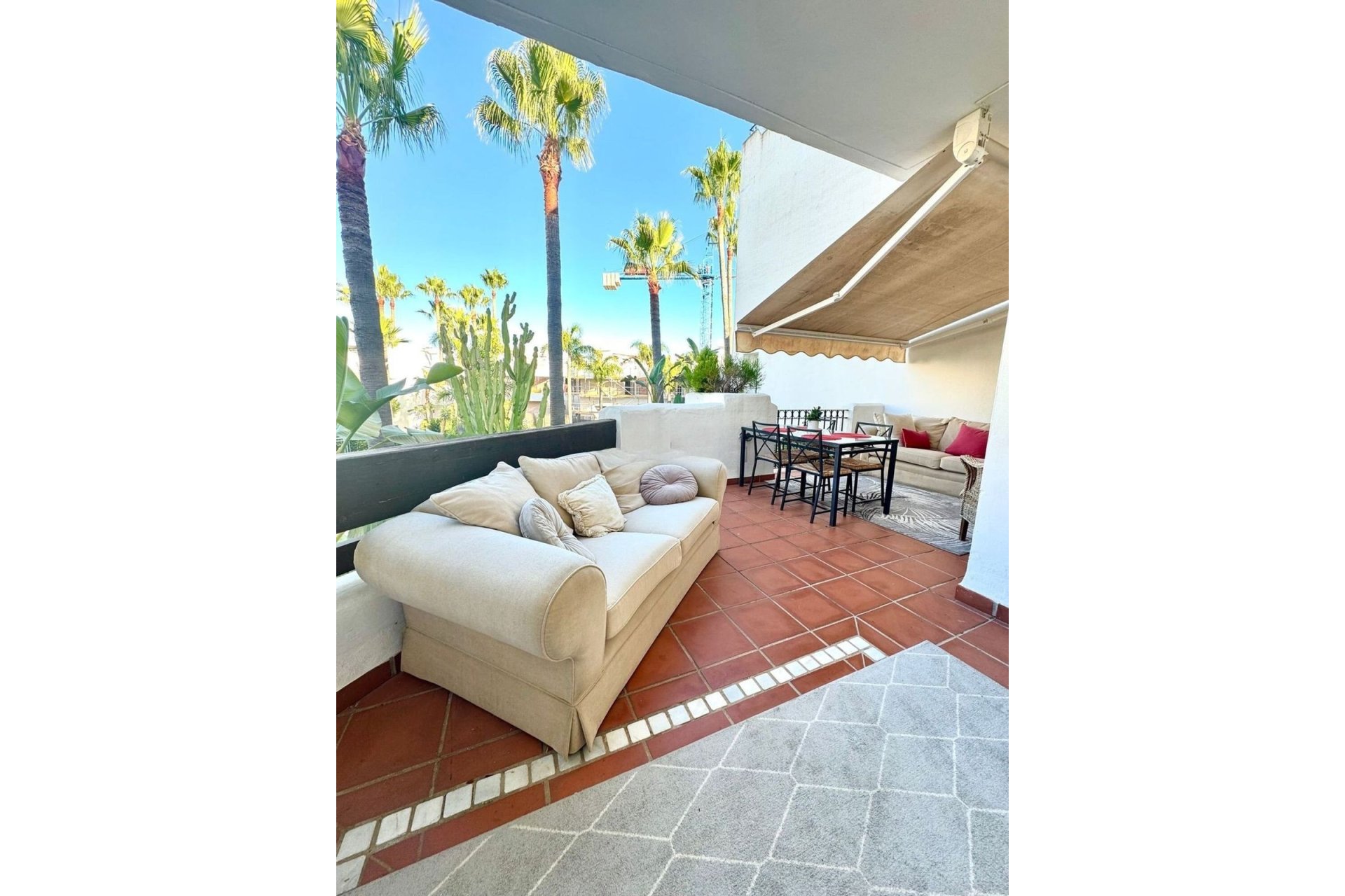 Resale - Apartment - Middle Floor Apartment - Marbella - Puerto Banús