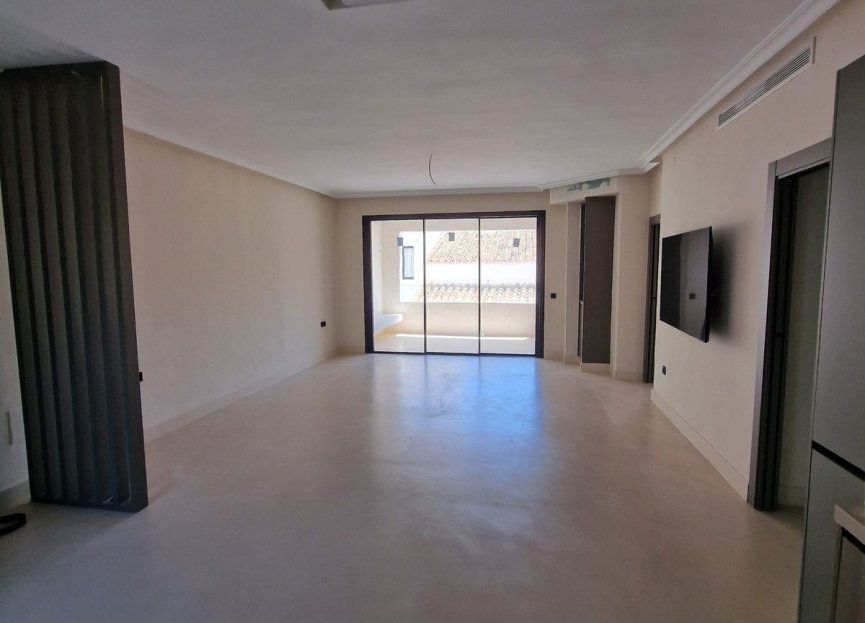 Resale - Apartment - Middle Floor Apartment - Marbella - Puerto Banús