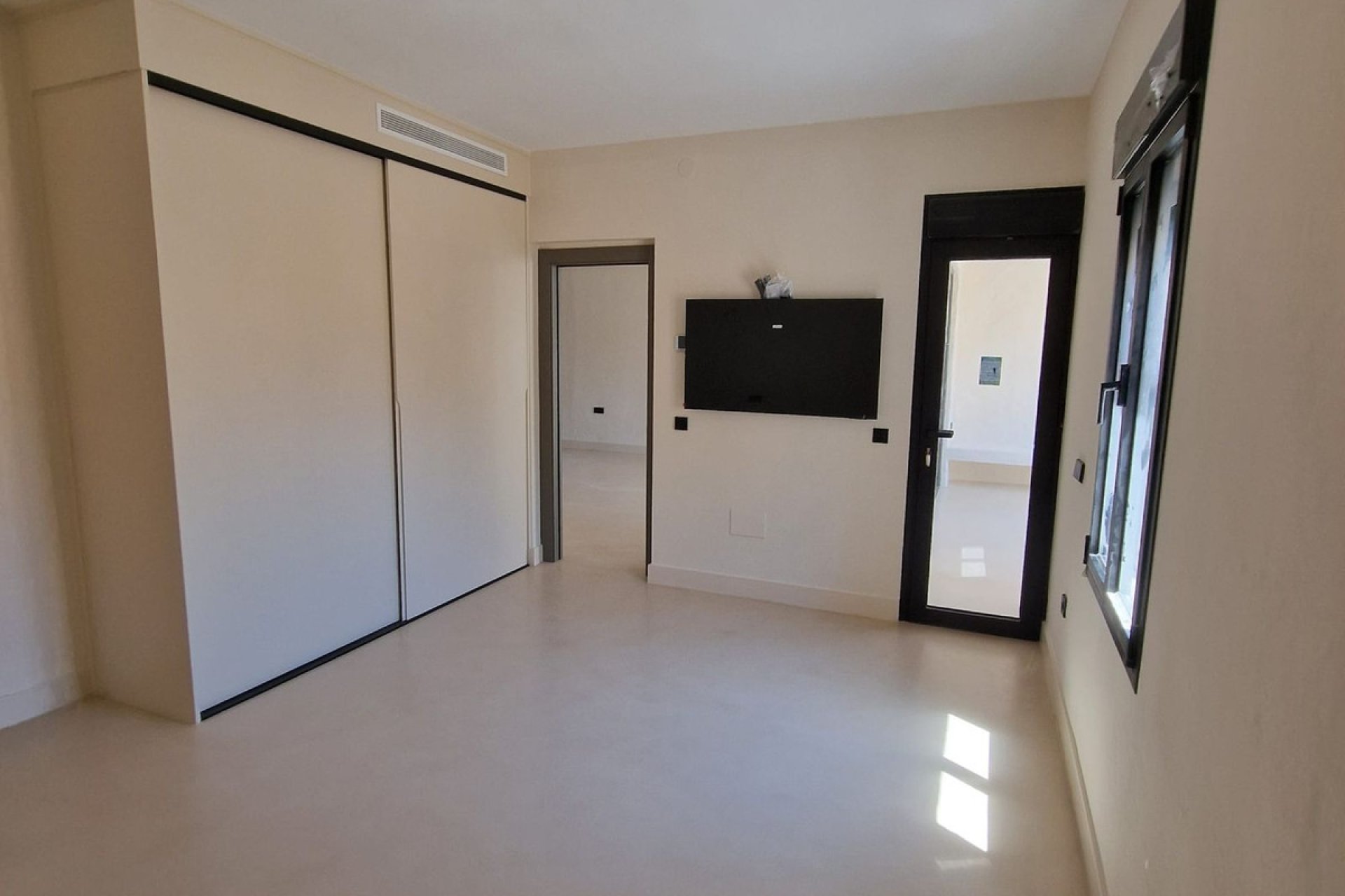 Resale - Apartment - Middle Floor Apartment - Marbella - Puerto Banús