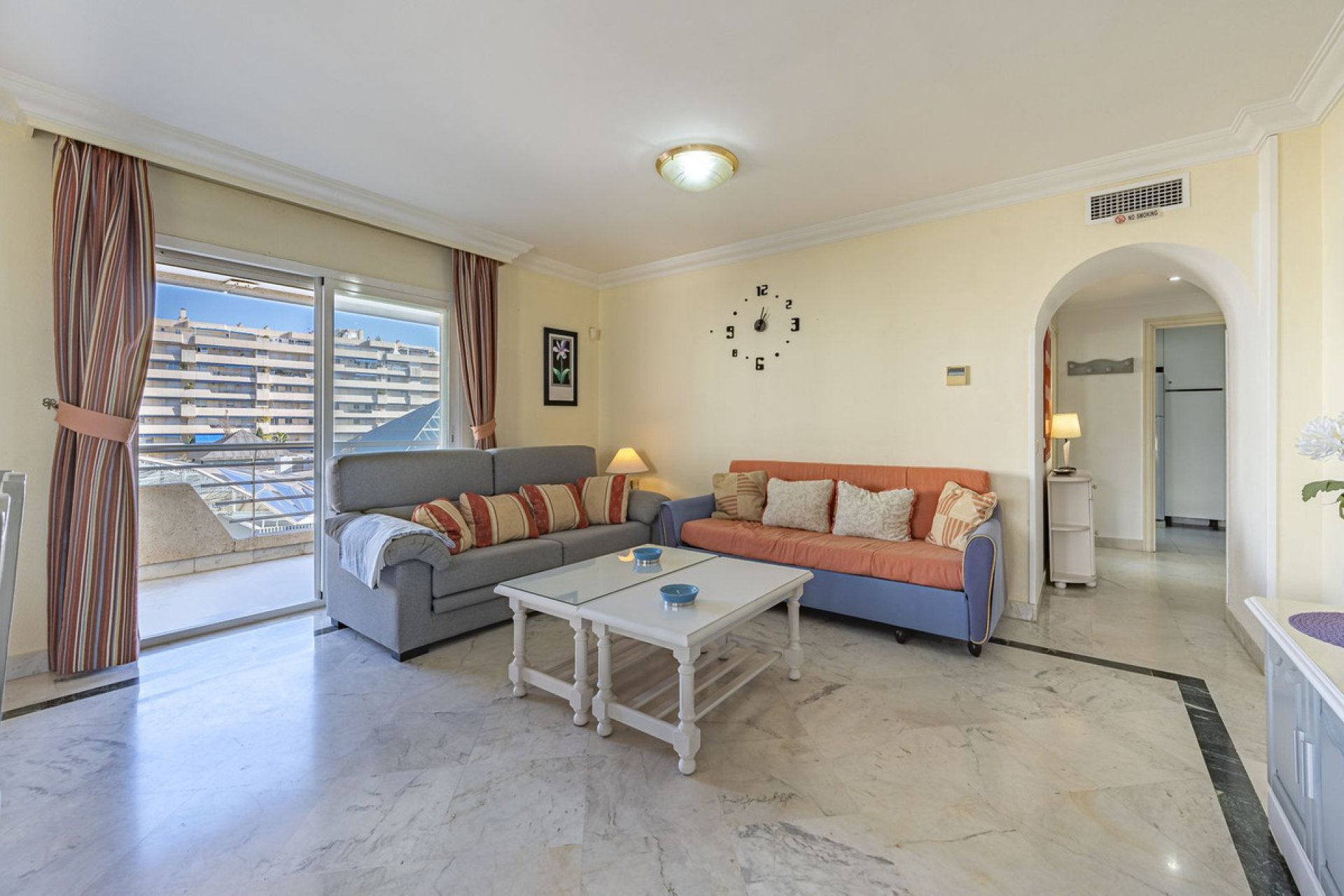 Resale - Apartment - Middle Floor Apartment - Marbella - Puerto Banús