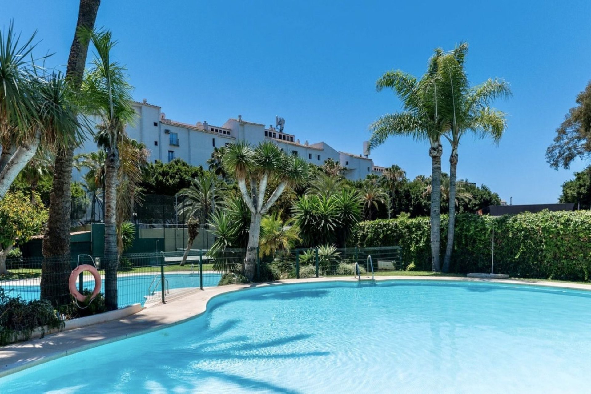 Resale - Apartment - Middle Floor Apartment - Marbella - Puerto Banús