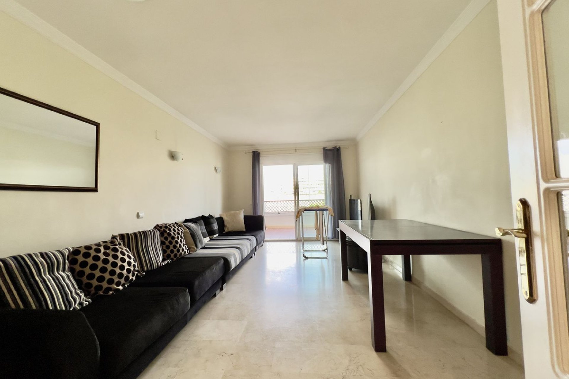 Resale - Apartment - Middle Floor Apartment - Marbella - Puerto Banús