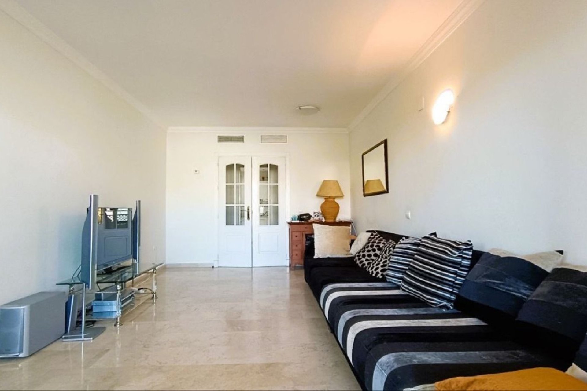 Resale - Apartment - Middle Floor Apartment - Marbella - Puerto Banús